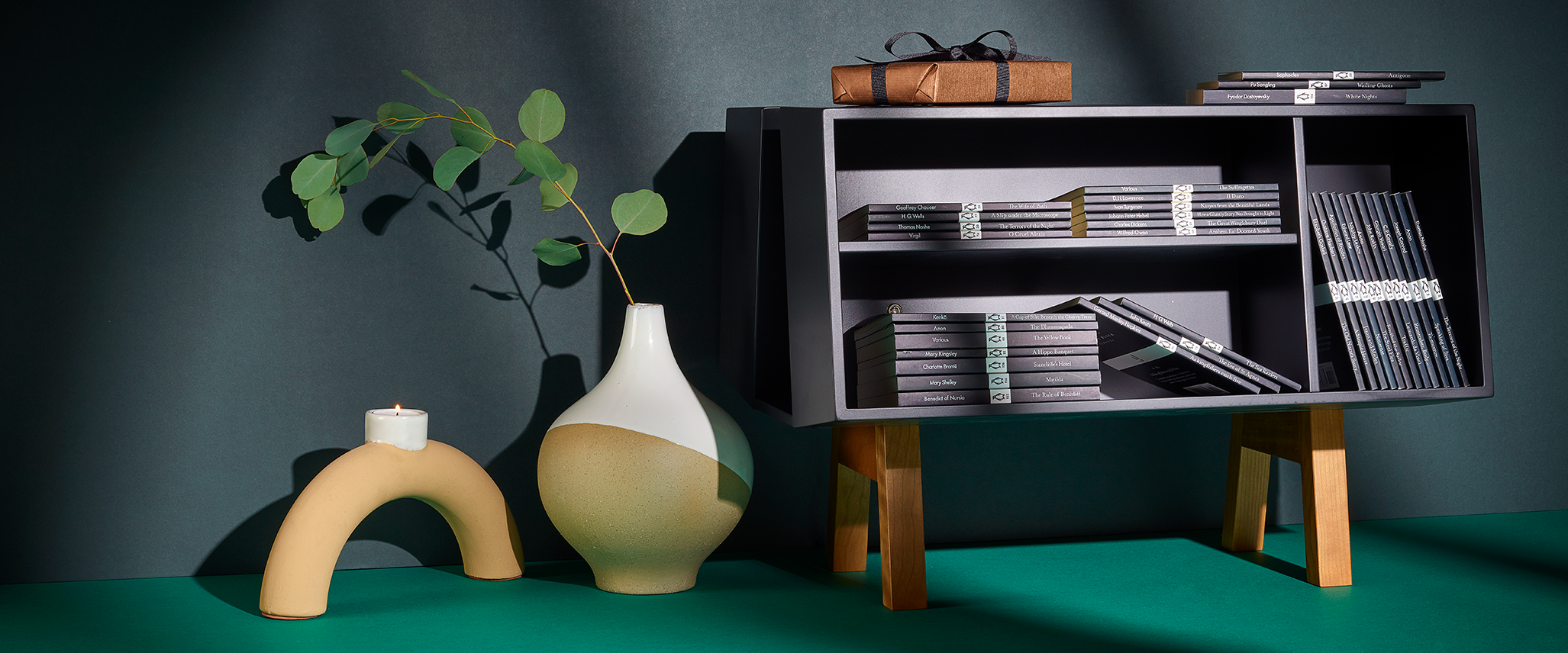 Penguin Isokon Donkey bookshelf next to vases